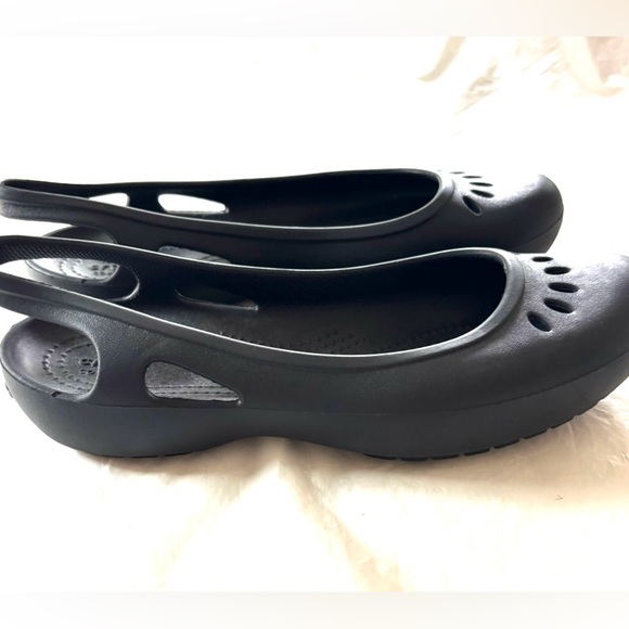 CROCS Kadee Black Slingback Flats SZ 8 NWOT - Picture 1 of 14